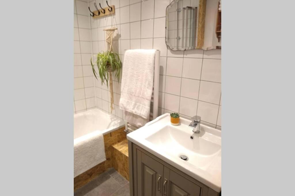 Farmhand Cottage Narberth Ngoại thất bức ảnh